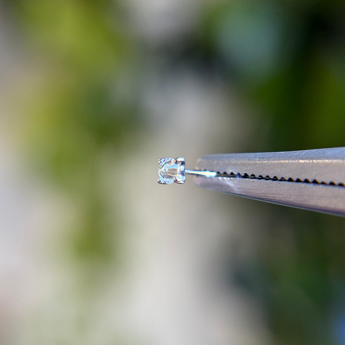 Reverse Set Cubic Zirconia Prong - Threadless End