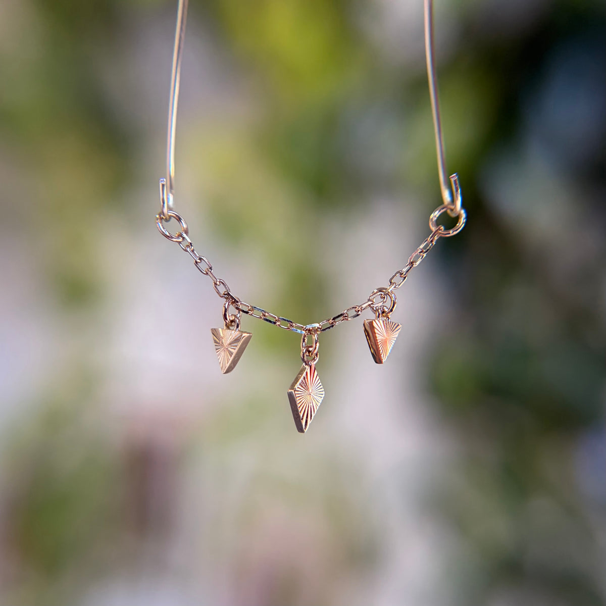 Dripping Ray Kite and Triangle Chain
