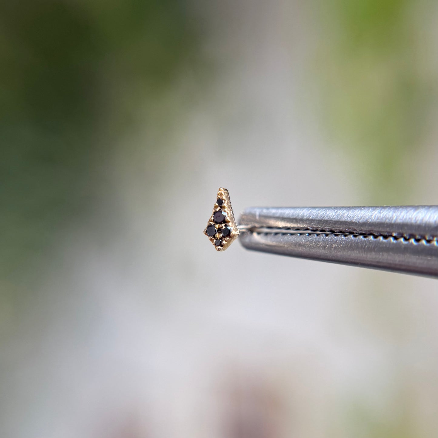 Lucy - Black Diamond - Threadless End