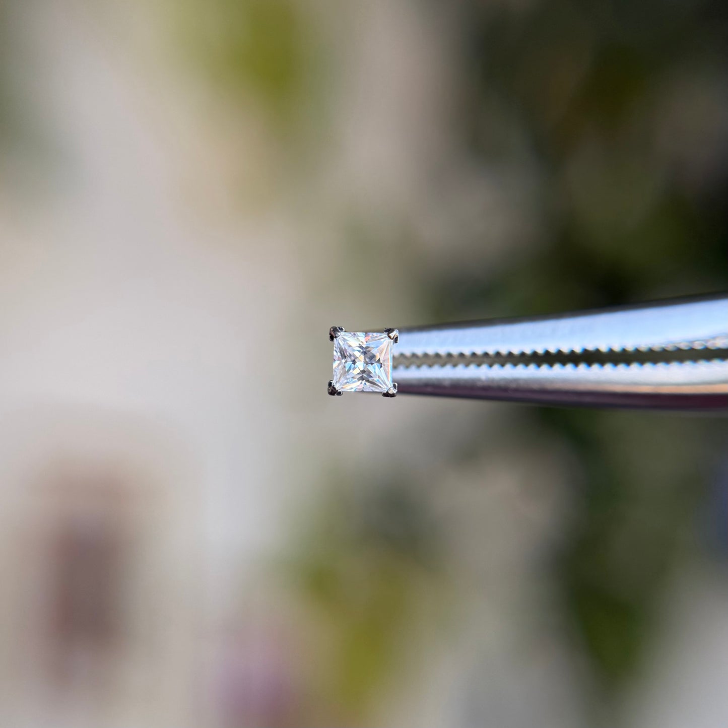 Titanium Princess Cut Prong - Threadless End